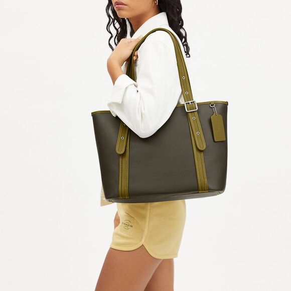 ALMOST PERFECT Coach Outlet Ashton Tote Bag - Picture 4 of 5